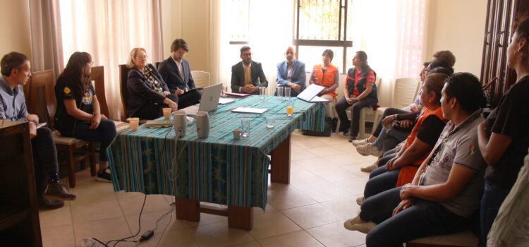 Visita de la Embajadora Hélène Roos Visita de la Embajadora Hélène Roos