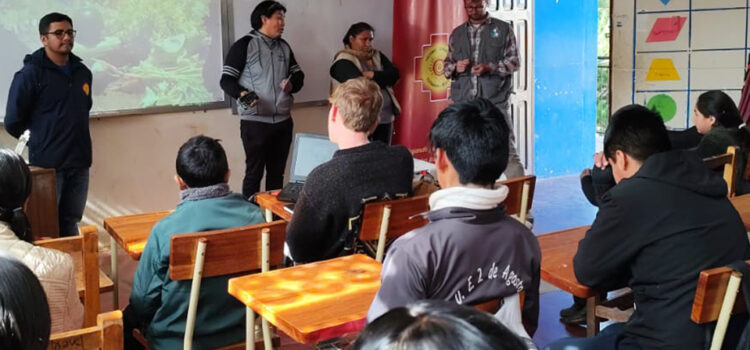 TALLER DE AGROECOLOGÍA EN LA UNIDAD EDUCATIVA 2 DE AGOSTO