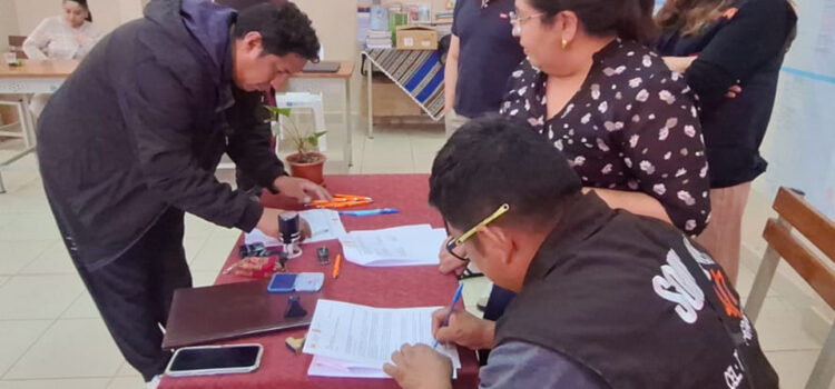 Jóvenes de Sacaba transforman residuos en oportunidades