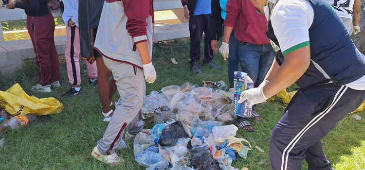 Sensibilización sobre residuos sólidos en la Unidad Educativa Simón Bolívar